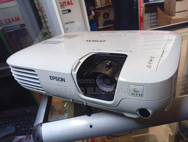 Epson Eb-S7 – Your Ultimate Presentation Partner  - main view