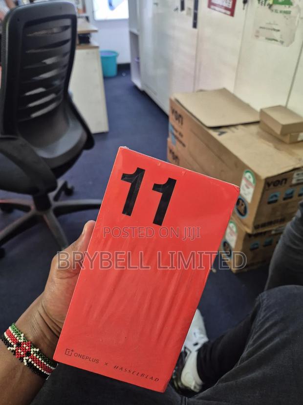 New OnePlus 11 256 GB Black - main view