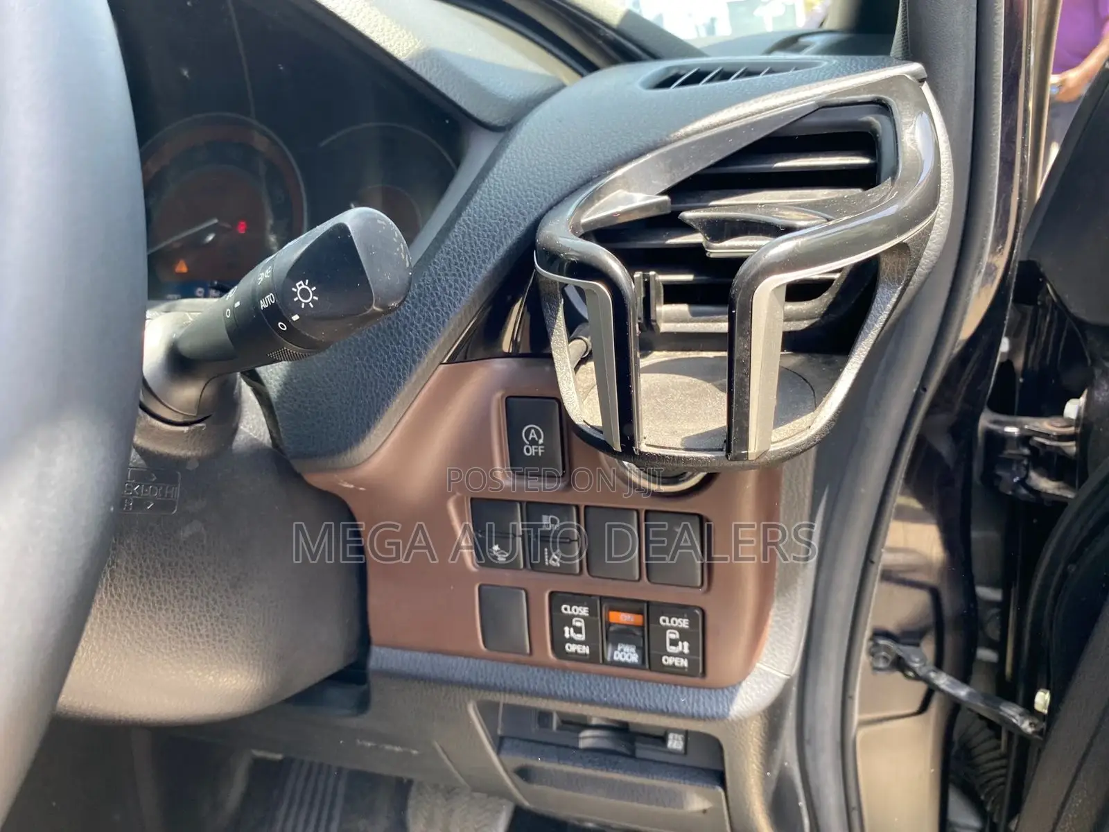 Toyota Esquire 2018 Blue