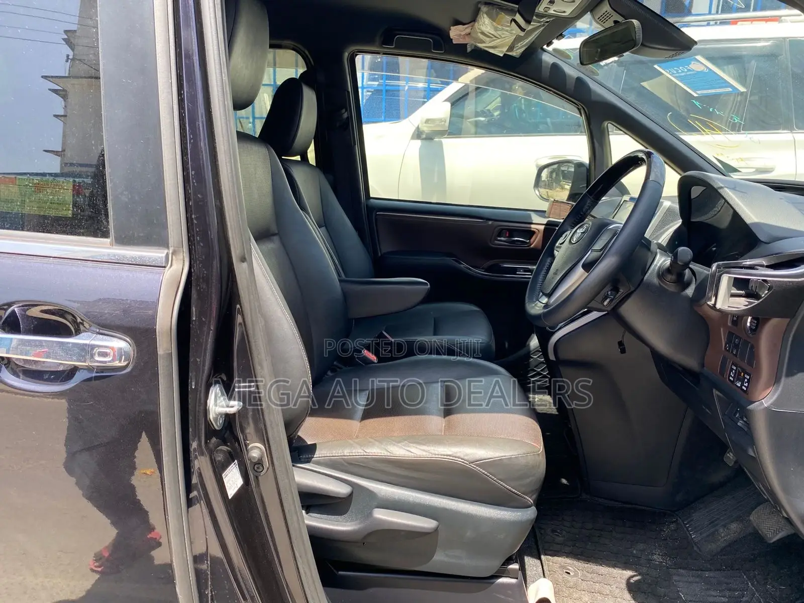 Toyota Esquire 2018 Blue