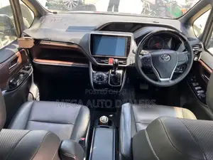 Toyota Esquire 2018 Blue
