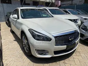 Nissan Fuga 2018 White