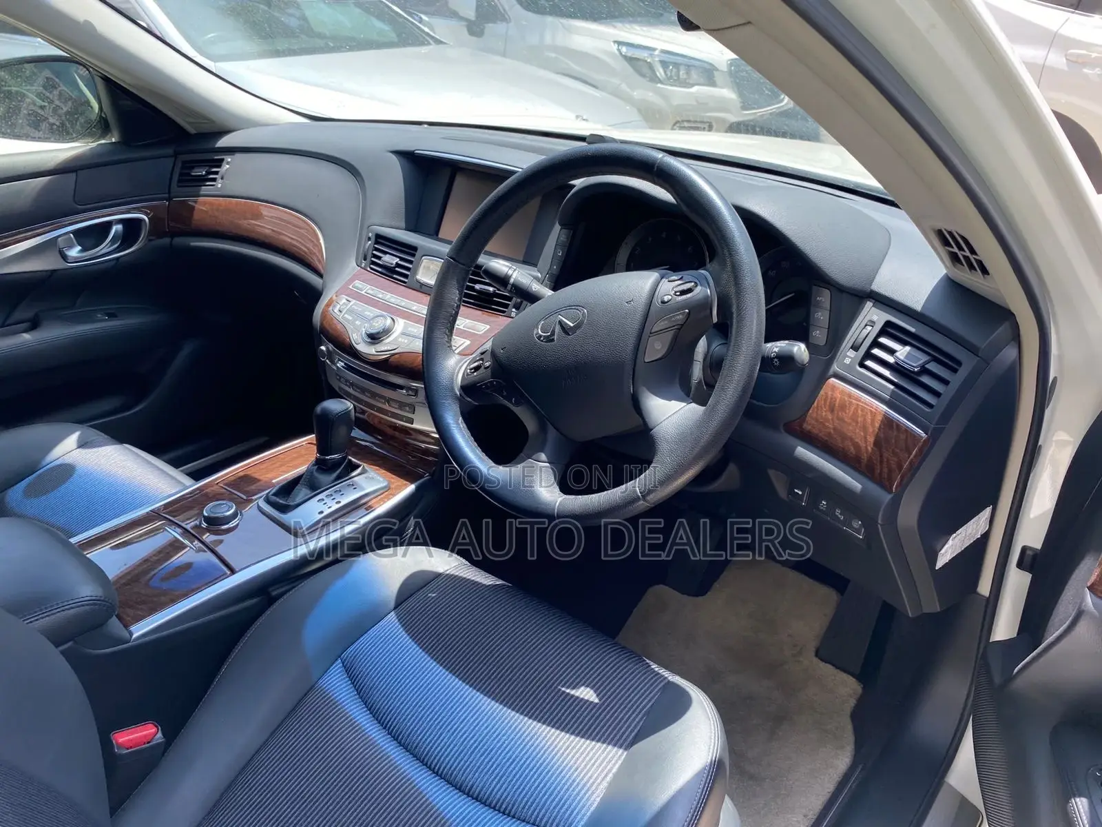 Nissan Fuga 2018 White