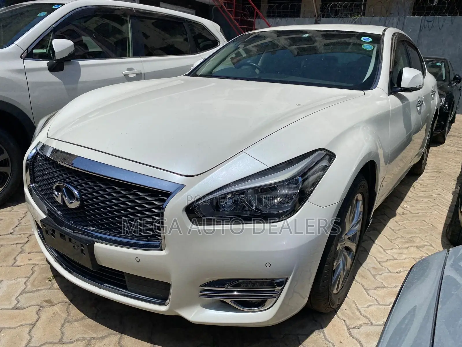 Nissan Fuga 2018 White