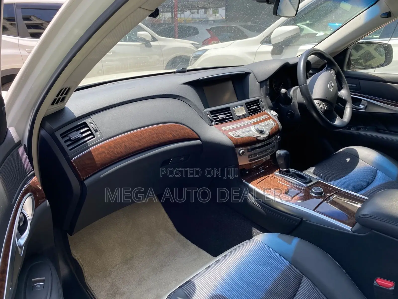 Nissan Fuga 2018 White