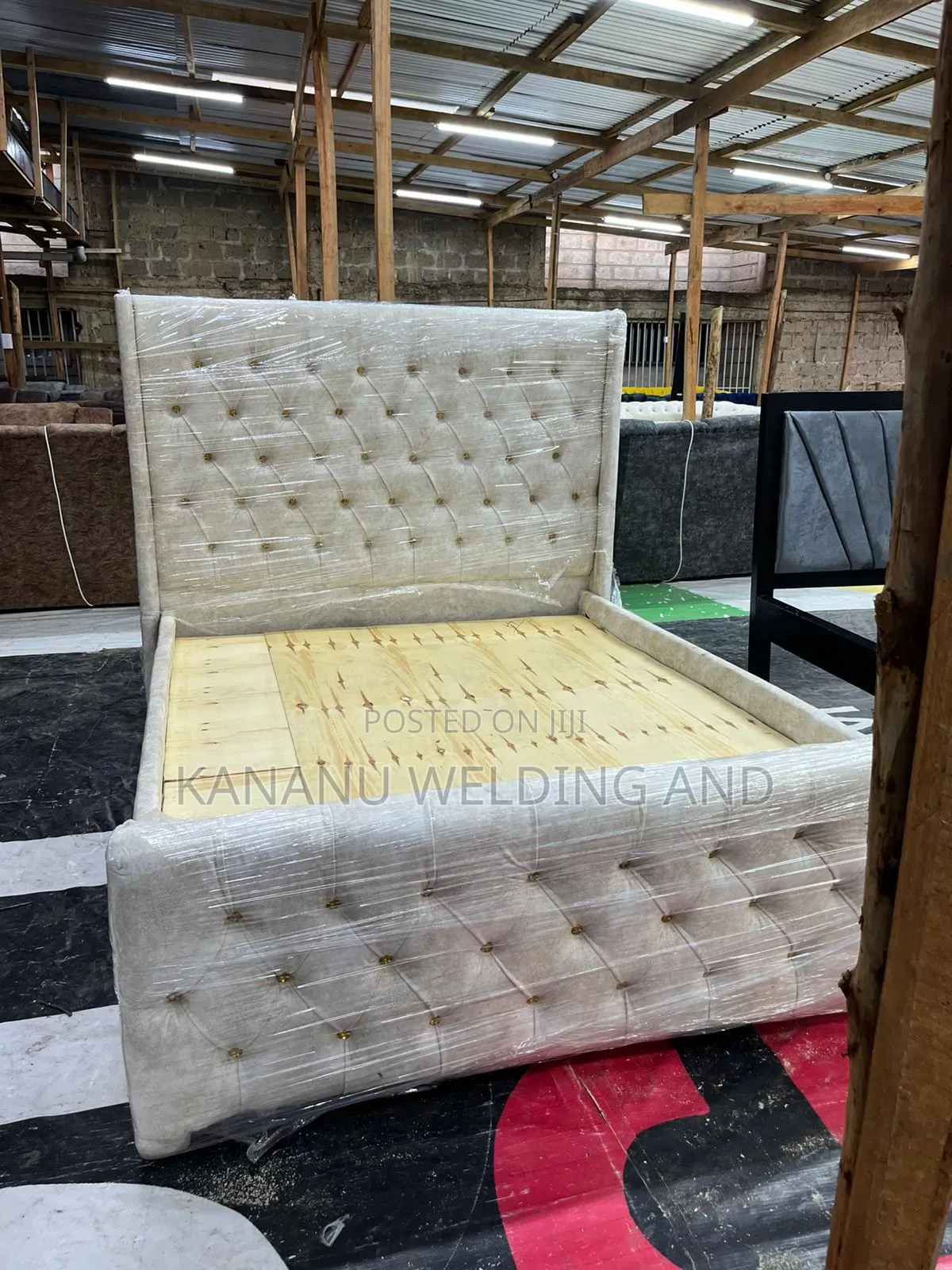 Cream White Chester Bed