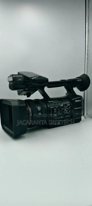 Sony HXR-Nx3 Nxcam - main view