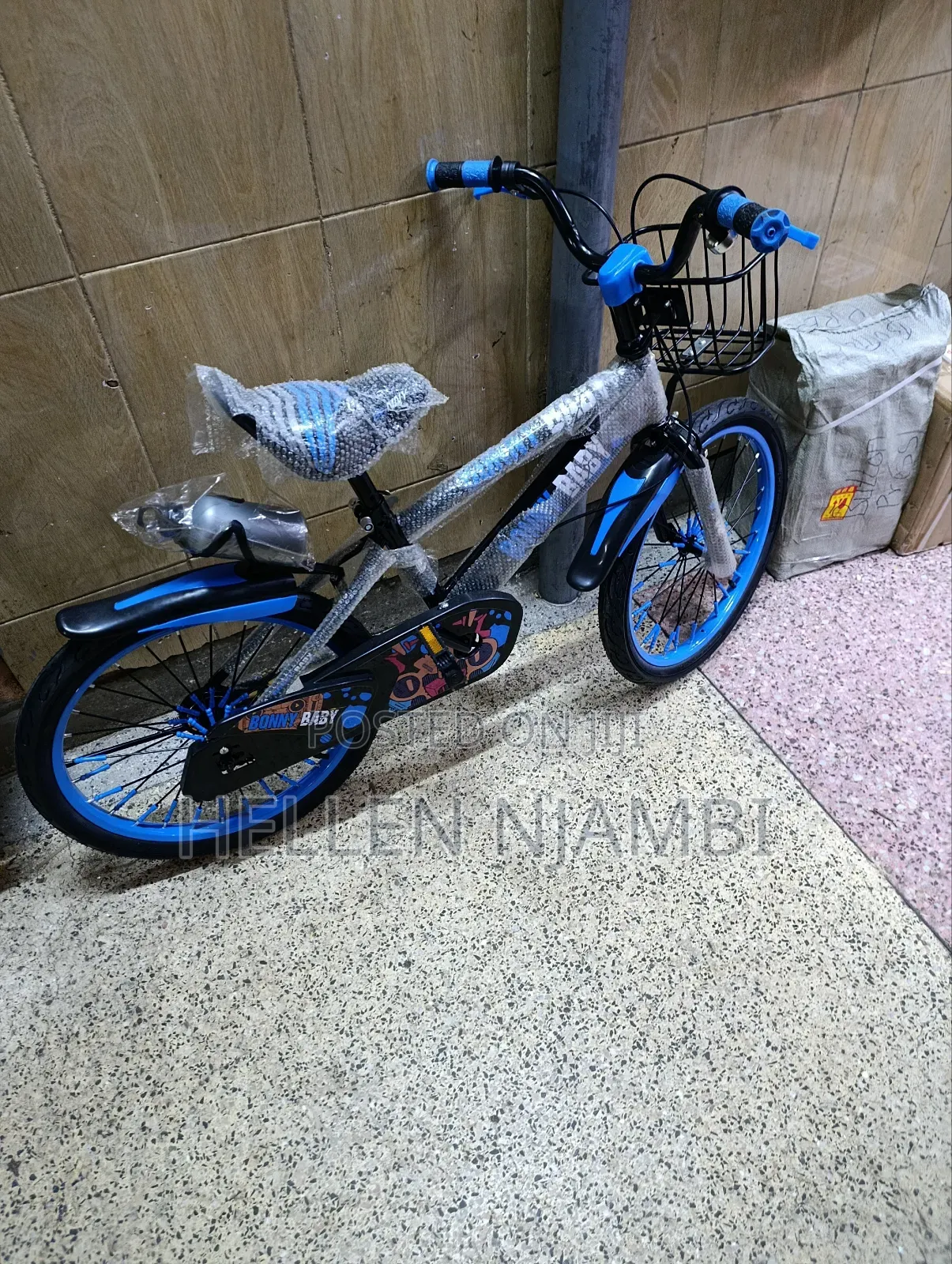 Size 20 Bicycle With Basket and Padded Seat