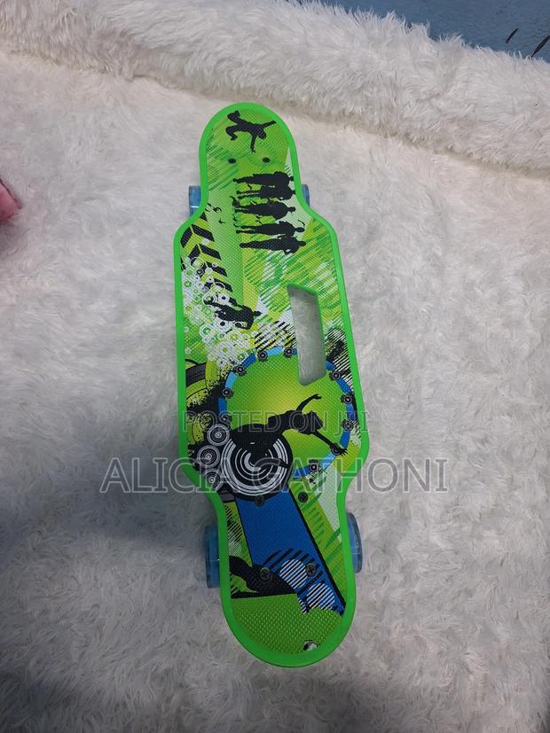 Skating Board With Rubber Wheels - main view