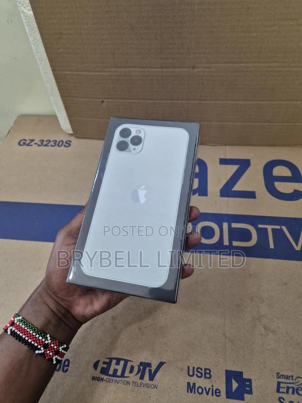 New Apple iPhone 11 Pro Max 256 GB Silver - thumbnail 3