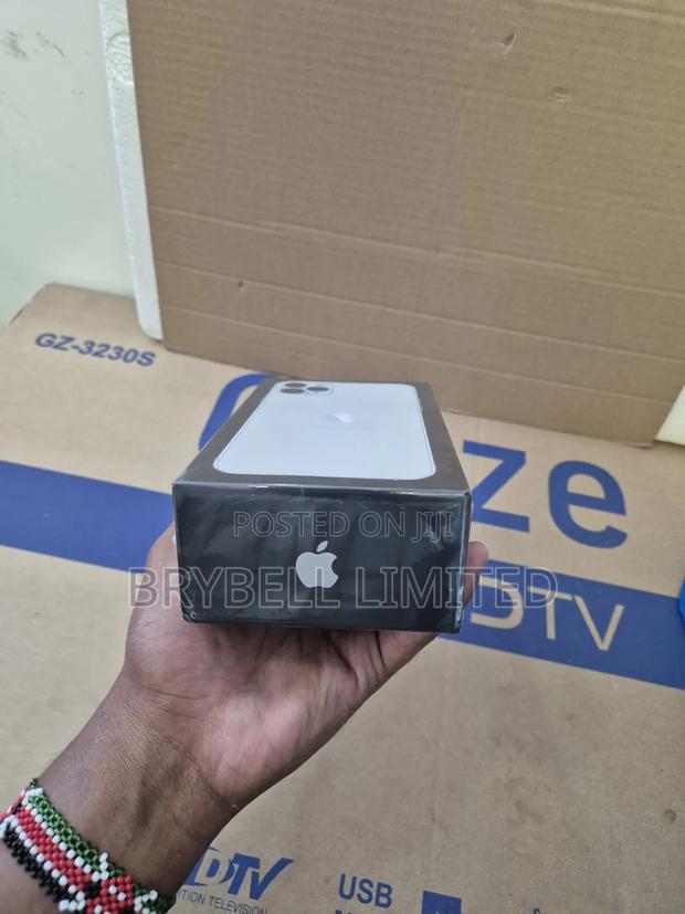 New Apple iPhone 11 Pro Max 256 GB Silver - thumbnail 4