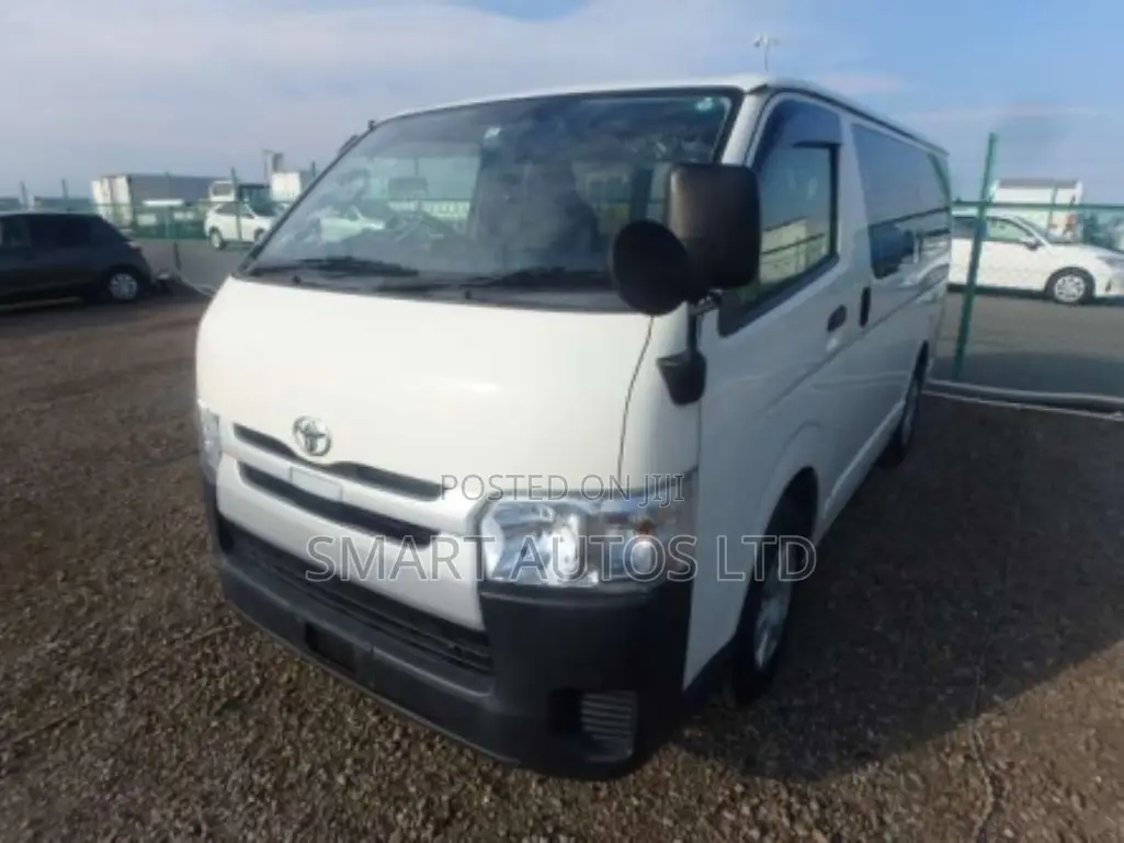 Toyota HiAce 2019 White