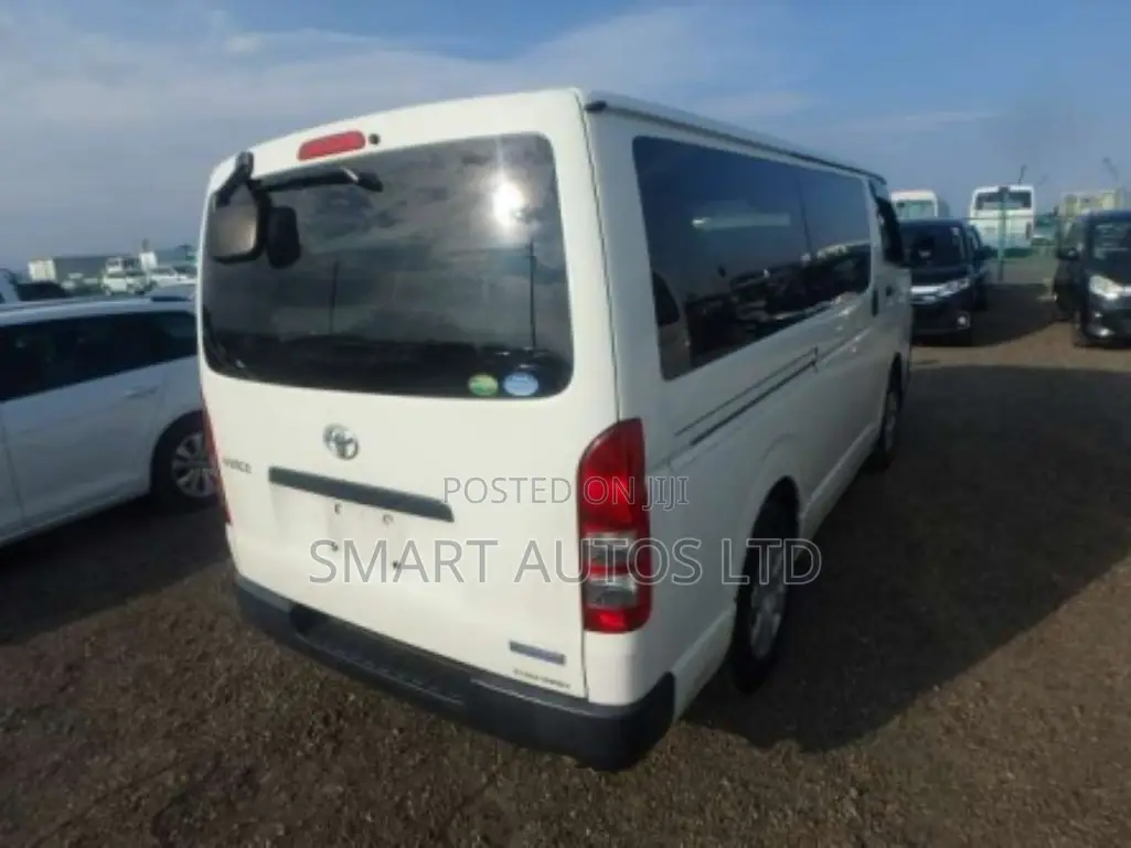 Toyota HiAce 2019 White