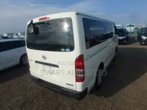 Toyota HiAce 2019 White