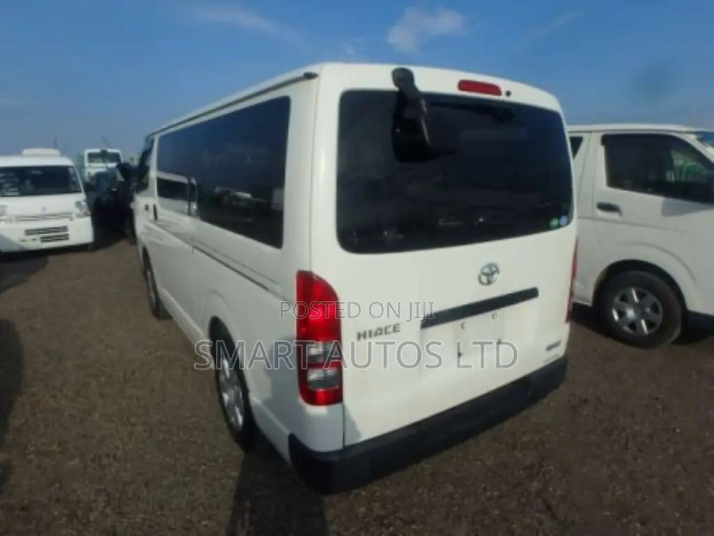 Toyota HiAce 2019 White
