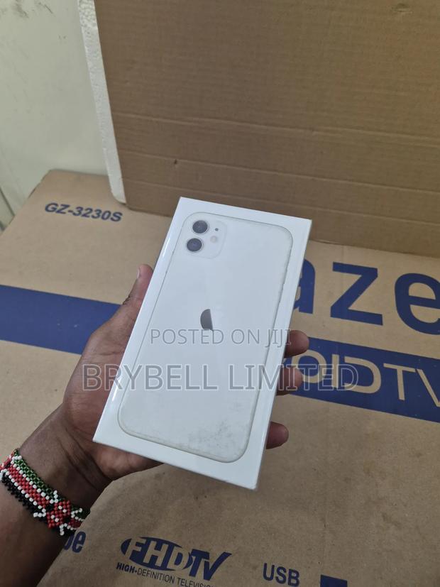 New Apple iPhone 11 128 GB White - main view