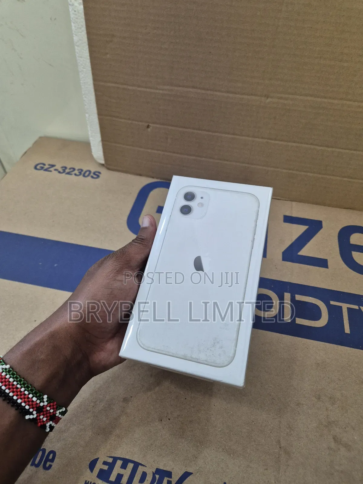 New Apple iPhone 11 128 GB White