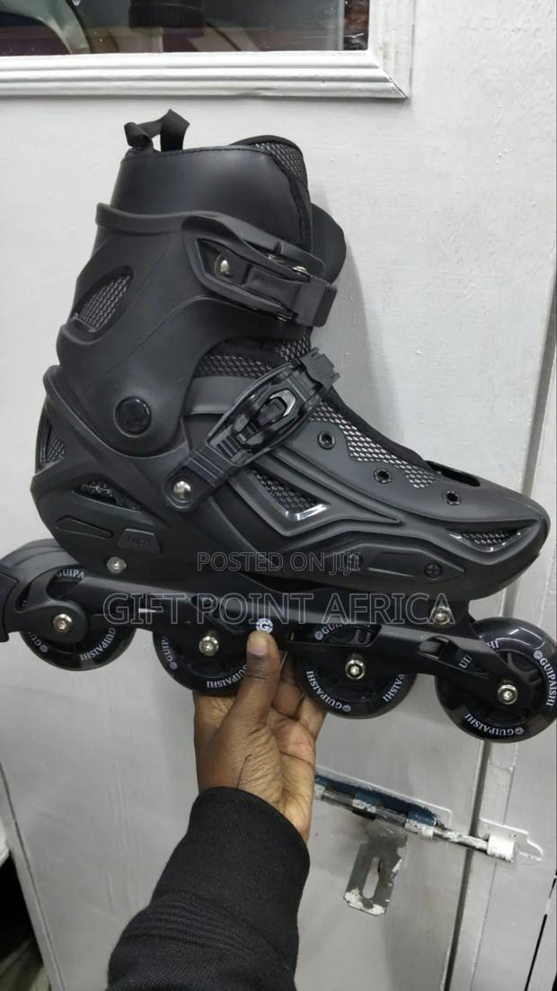 Size 40-44 Hard Boots Skate Shoes With Rubber Wheels