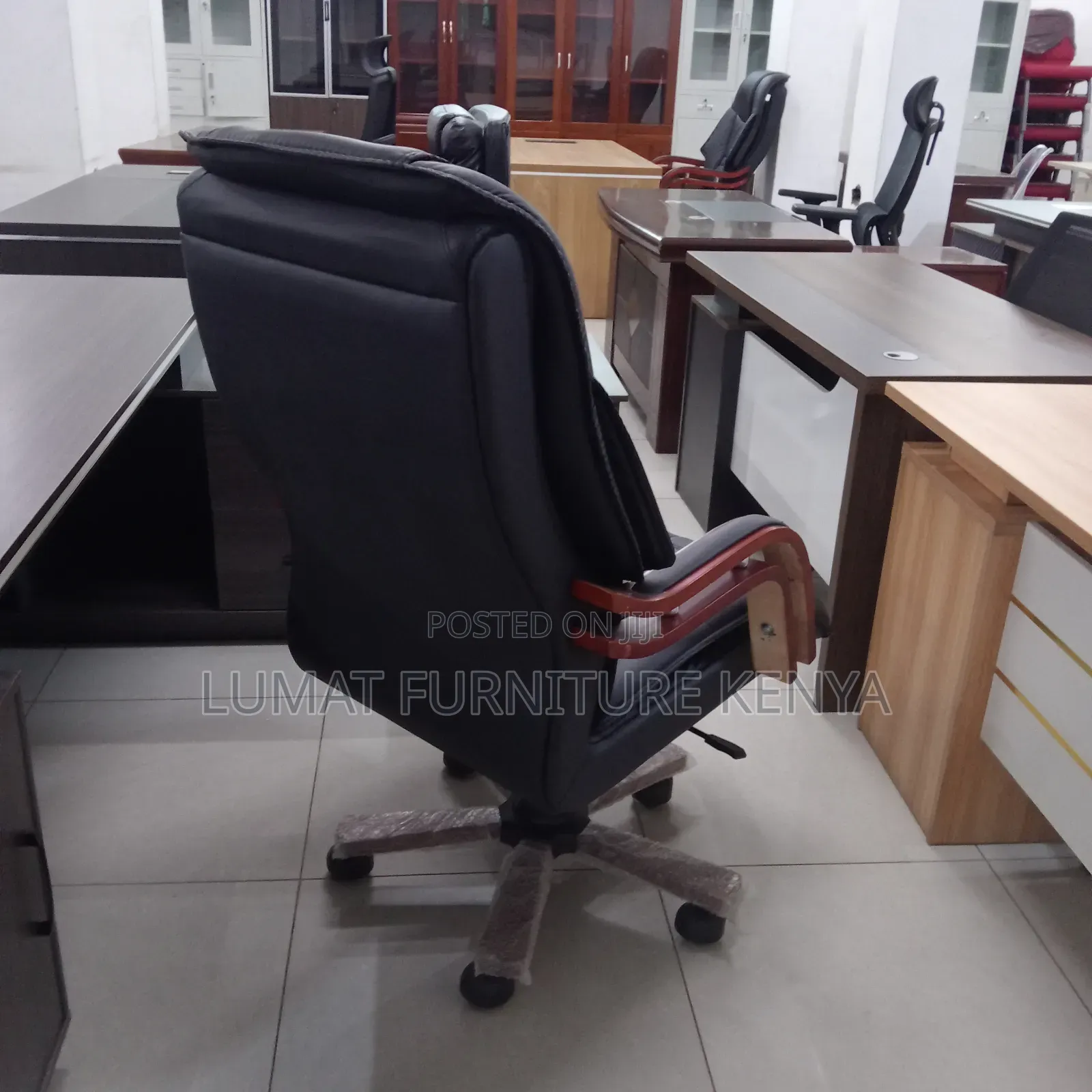 Non-Reclining Manager’S Chair