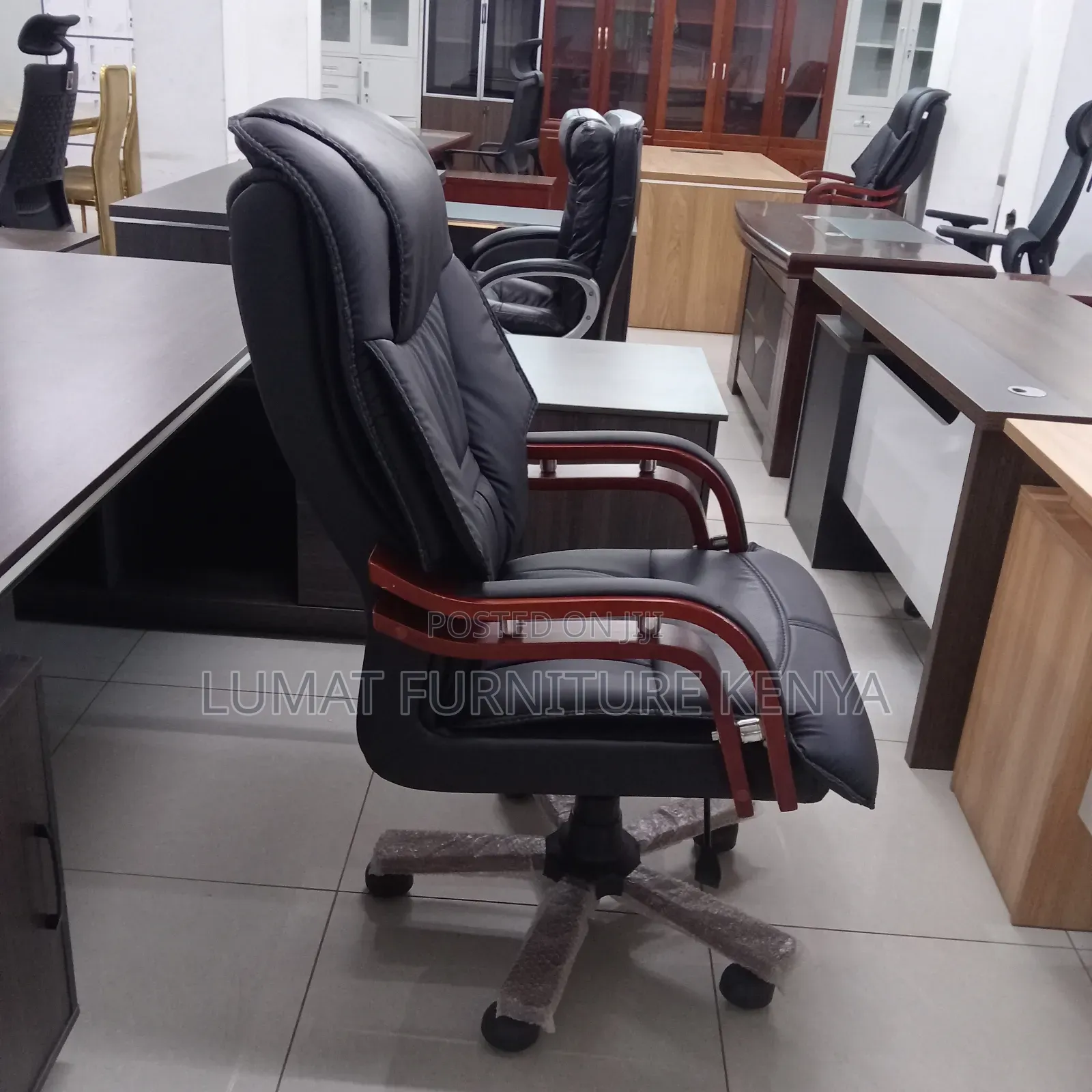 Non-Reclining Manager’S Chair