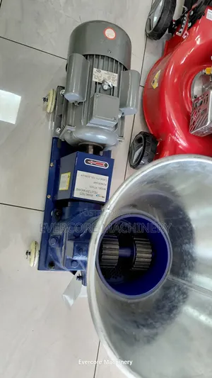Milano Italia 5hp Animal Feed Pellet Maker Machine.