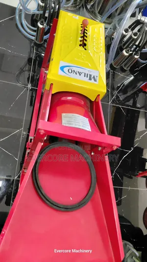 Milano Italia Maize Sheller Machine 5.5hp Petrol Engine.