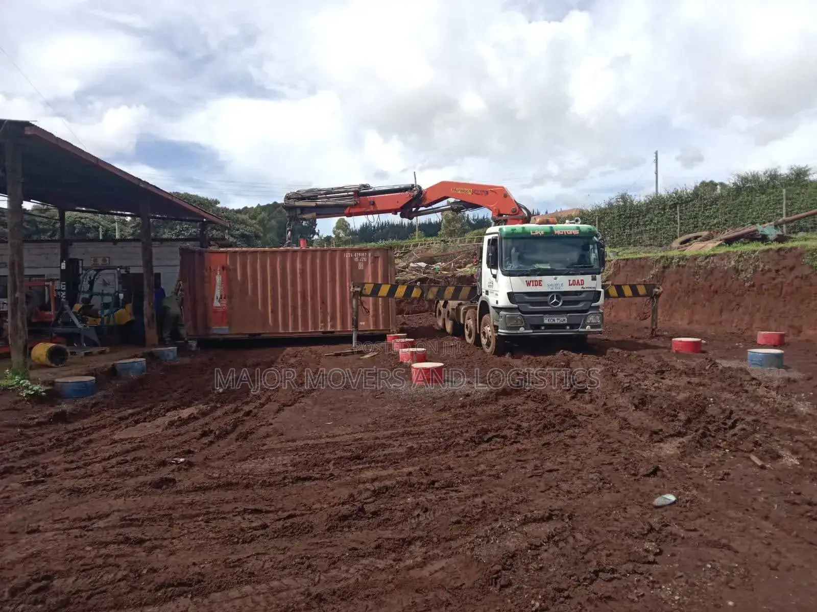 Transit Cranes for Hoisting and Logistics Services Are Available