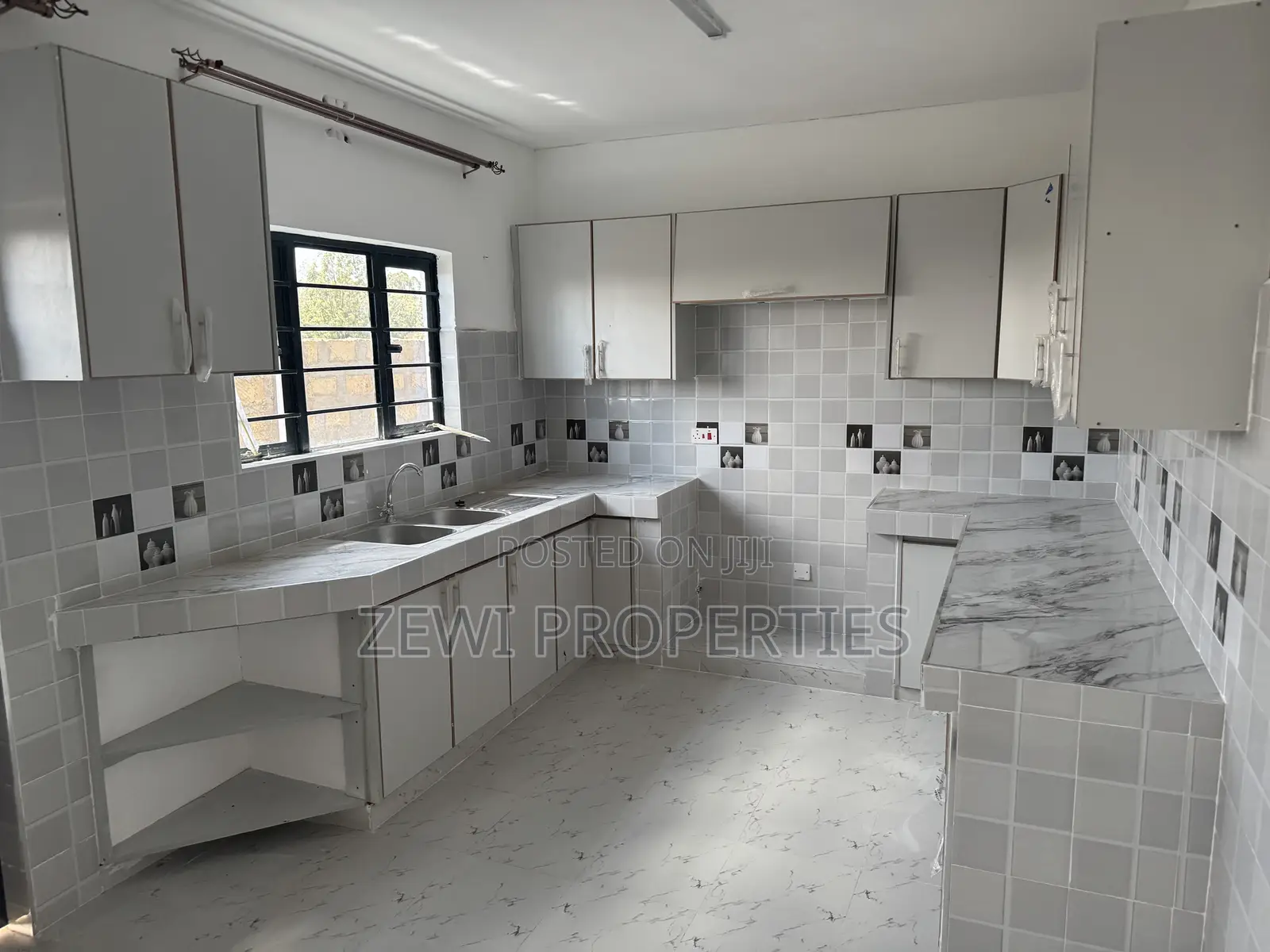 4bdrm Bungalow in Matasia for sale