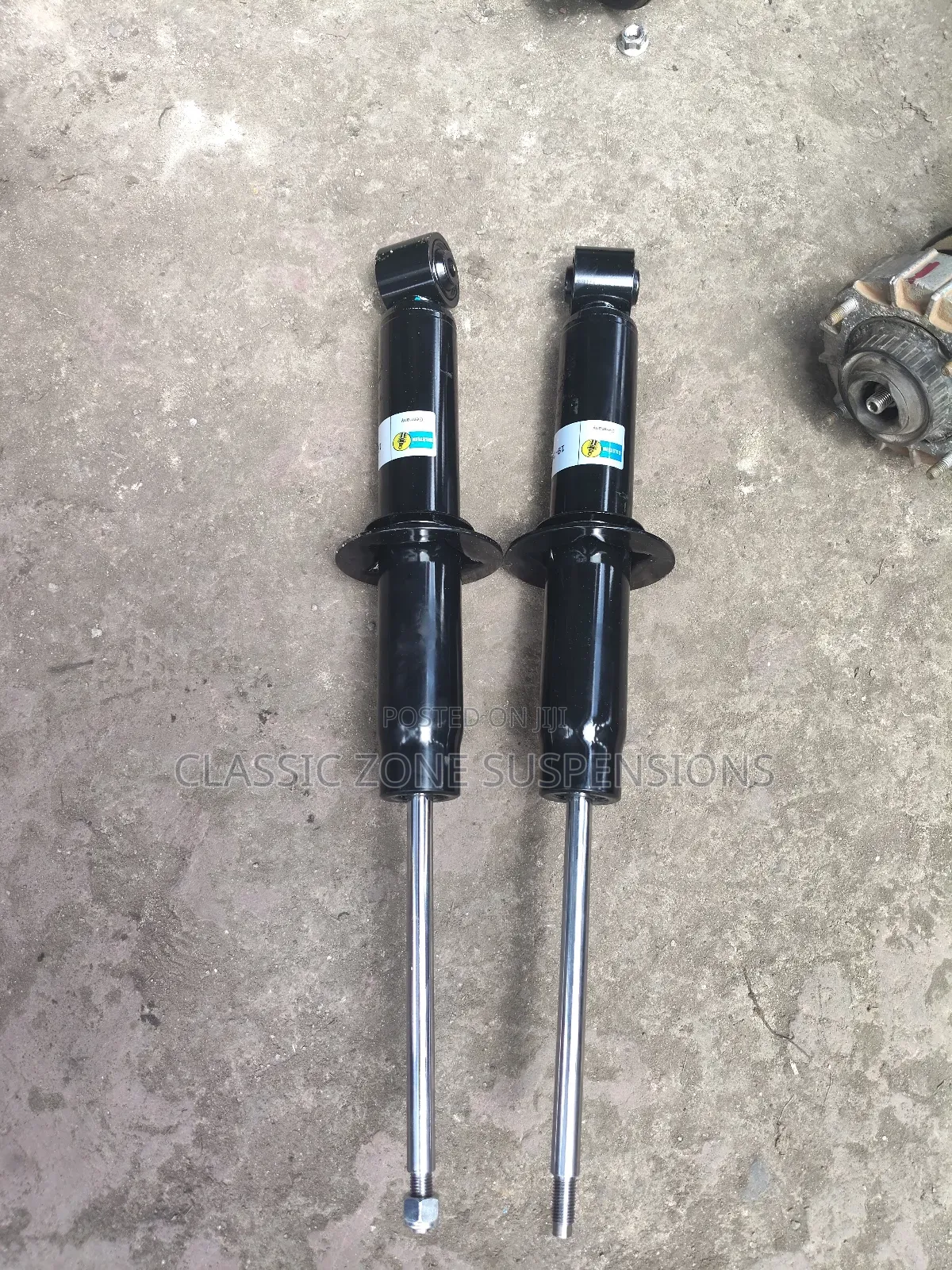 Volkswagen Touareg Back Shocks.