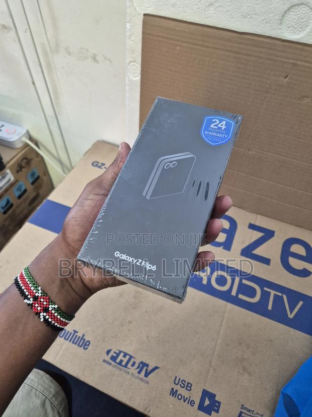 New Samsung Galaxy Z Flip6 256 GB Black - thumbnail 3