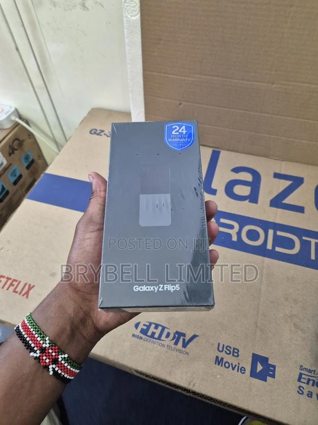 New Samsung Galaxy Z Flip 5 256 GB Black - thumbnail 3