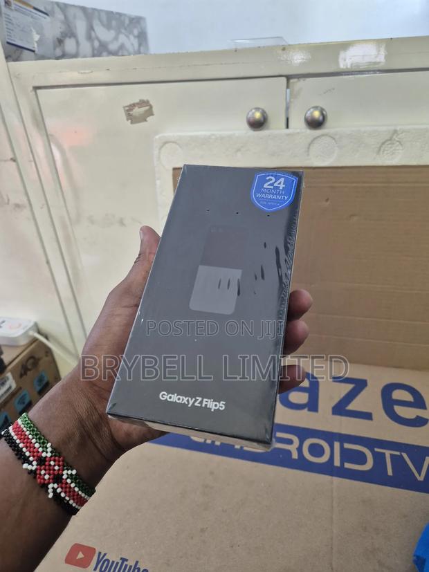 New Samsung Galaxy Z Flip 5 256 GB Black - thumbnail 4