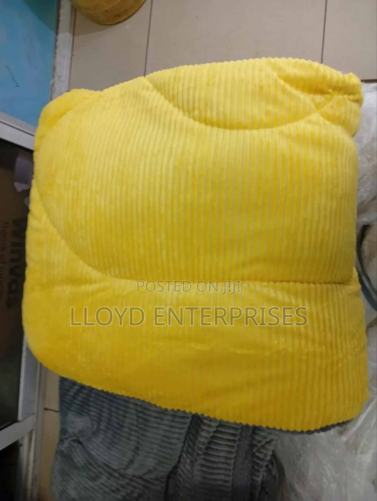 Yellow Single Velvet Duvet 6 by 6
