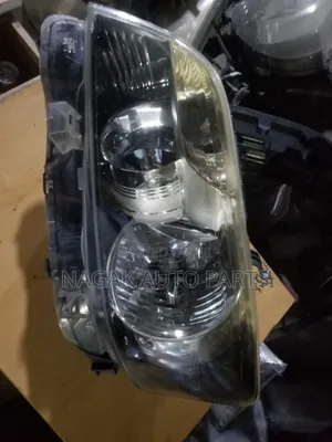 Toyota Rumion 2010-2012 Headlight