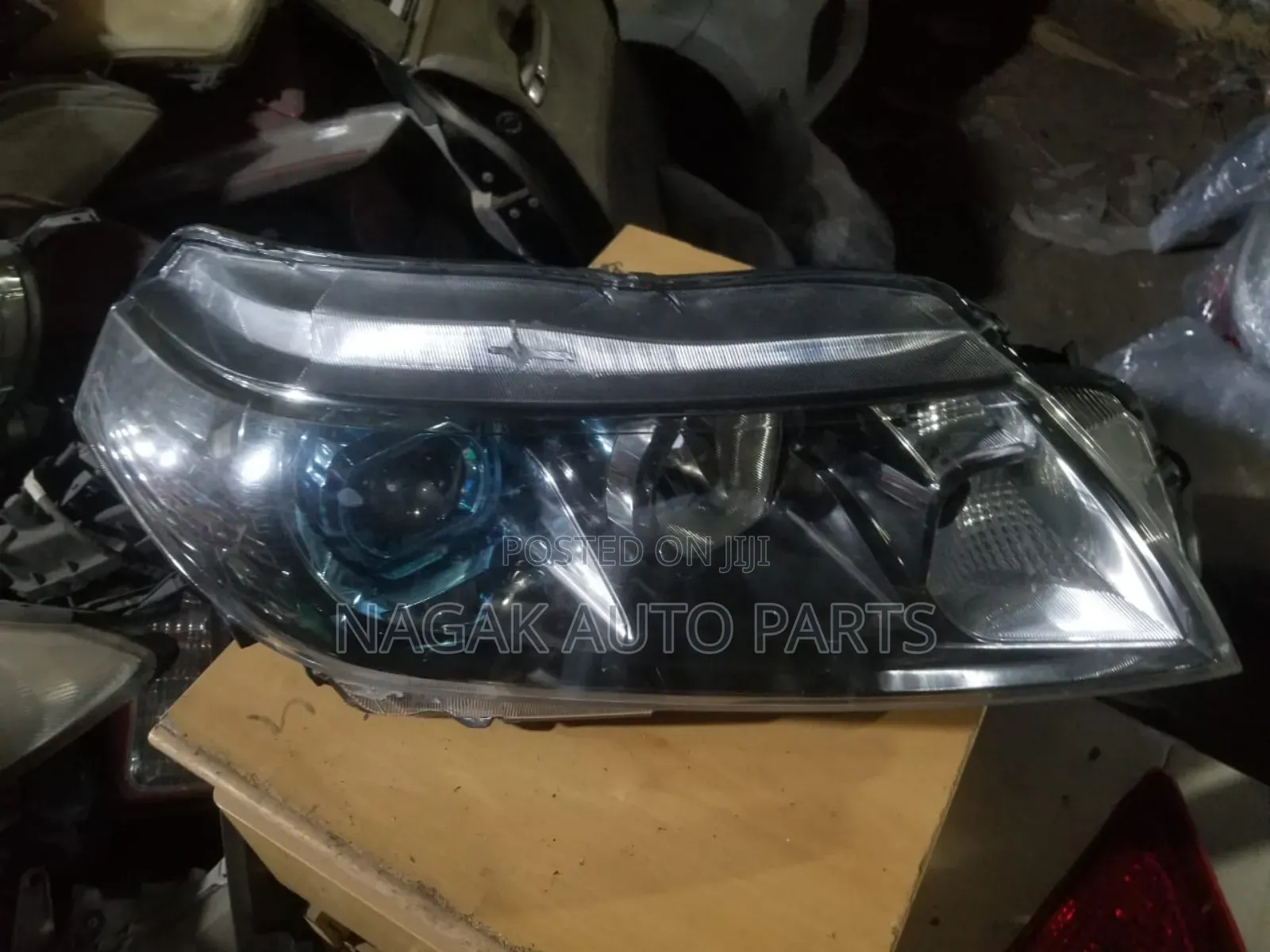Escudo 2015-2017 Headlight