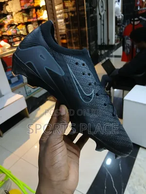 Air Zoom "Shadow-Strike" Soccer Cleats Black-Out Football Boots