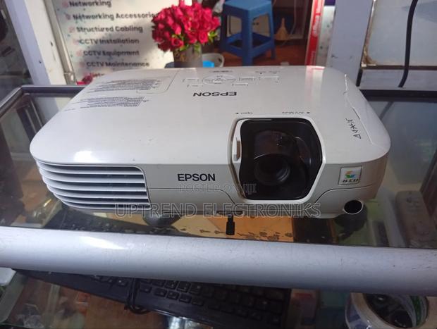Epson Eb-S7 – Perfect Brightness for Class Office!  - main view