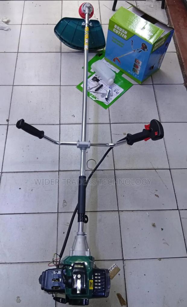 Bt Max Brush Cutter
2 Stroke 
68cc Displacement
German Technology - main view