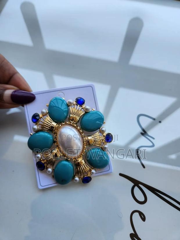 Gorgeous Brooches - thumbnail 2