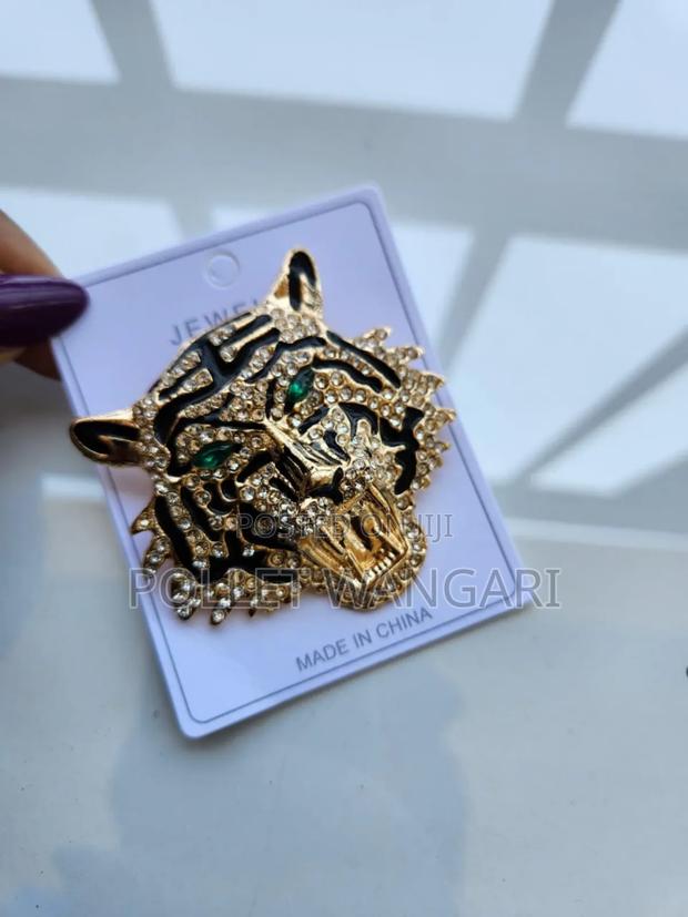 Gorgeous Brooches - thumbnail 4