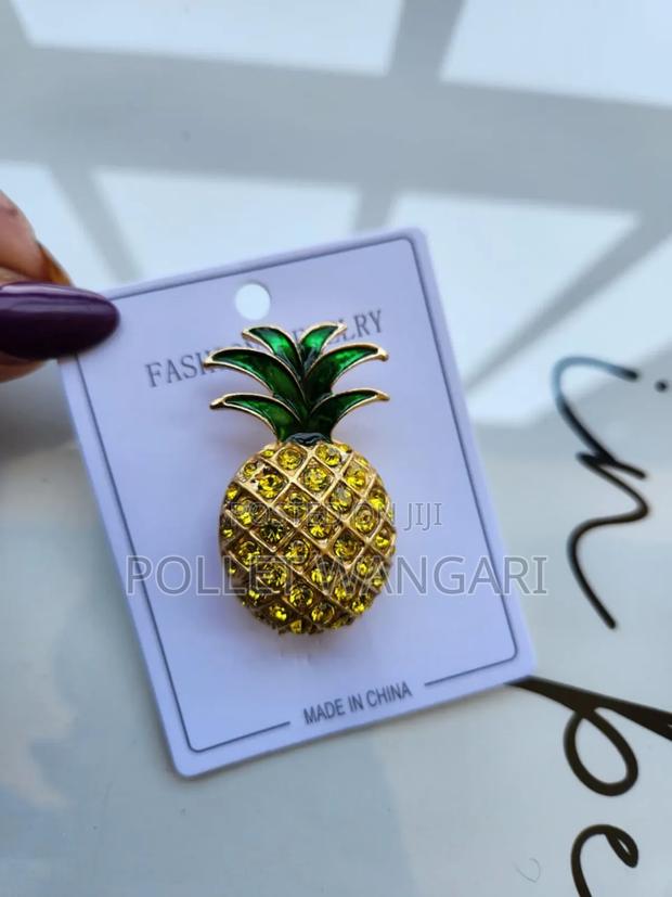 Gorgeous Brooches - thumbnail 5