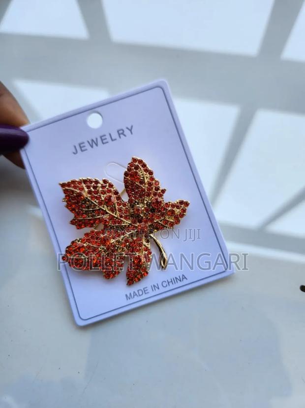 Gorgeous Brooches - thumbnail 7