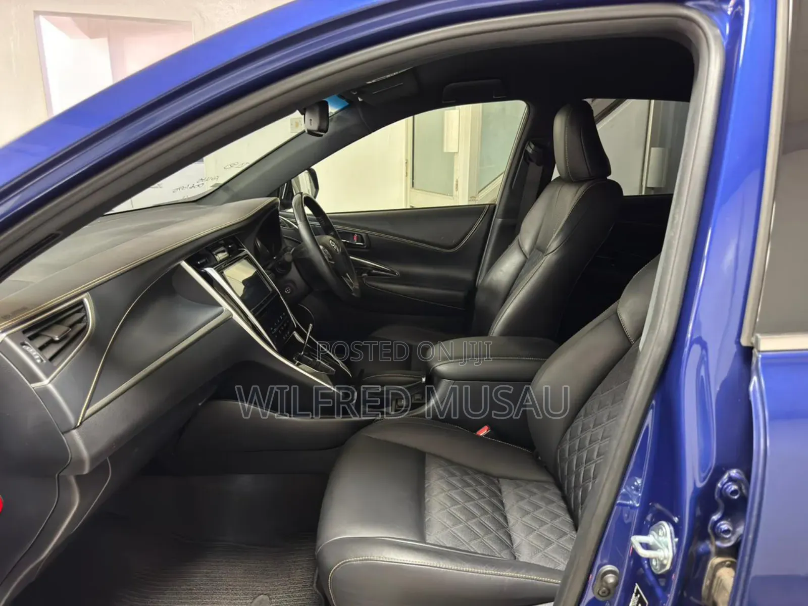 Toyota Harrier 2.5 Hybrid 4WD 2018 Blue