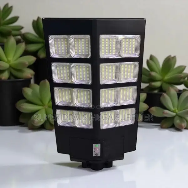 2000w Solar Lamp With Enhanced Lighting Area Energy Efficient Design