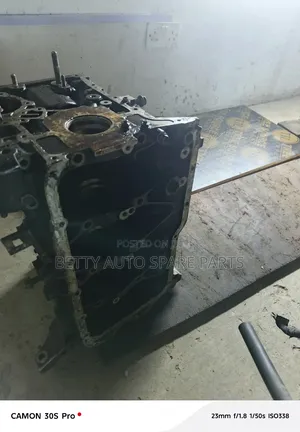 Suzuki Escudo J20 Engine Block