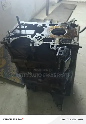 Suzuki Escudo J20 Engine Block