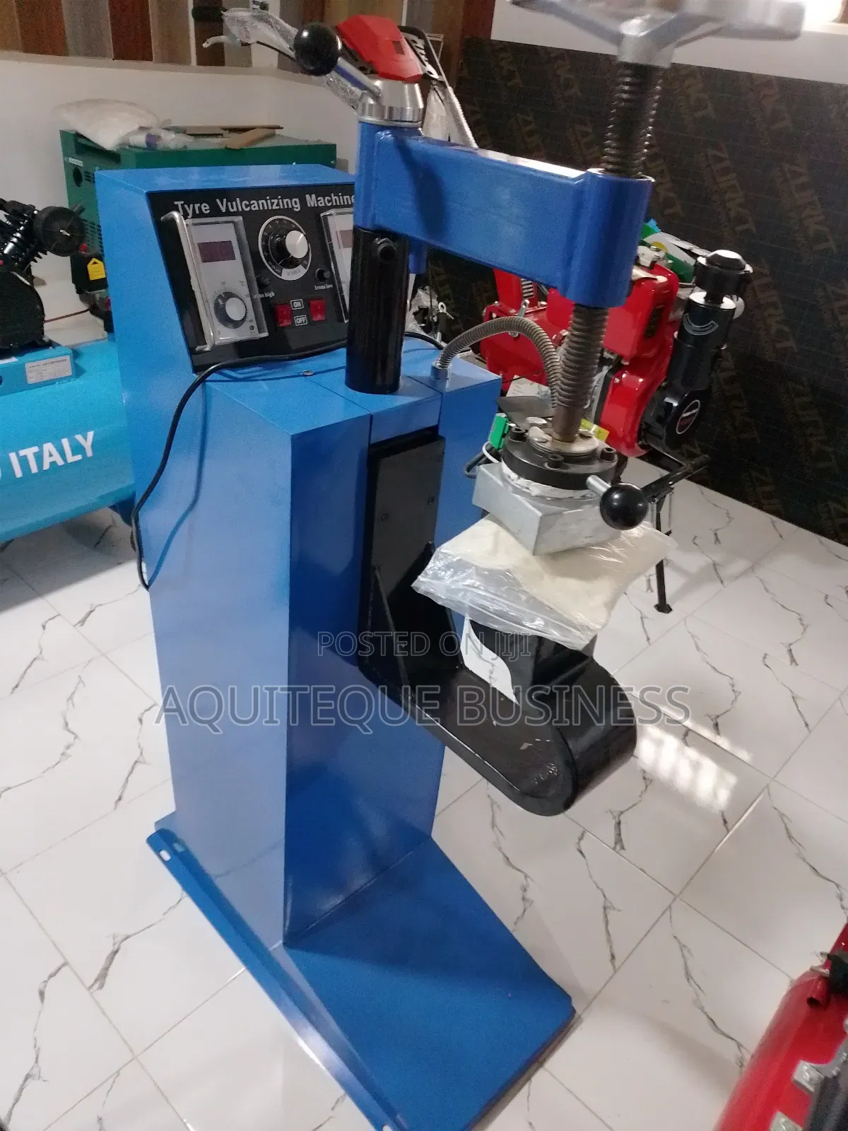 Vulcanising Machine.