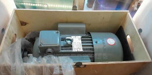 7.5hp Single Phase 2900rpm Stcl Brand Electric Motor Pulley Attached - thumbnail 3