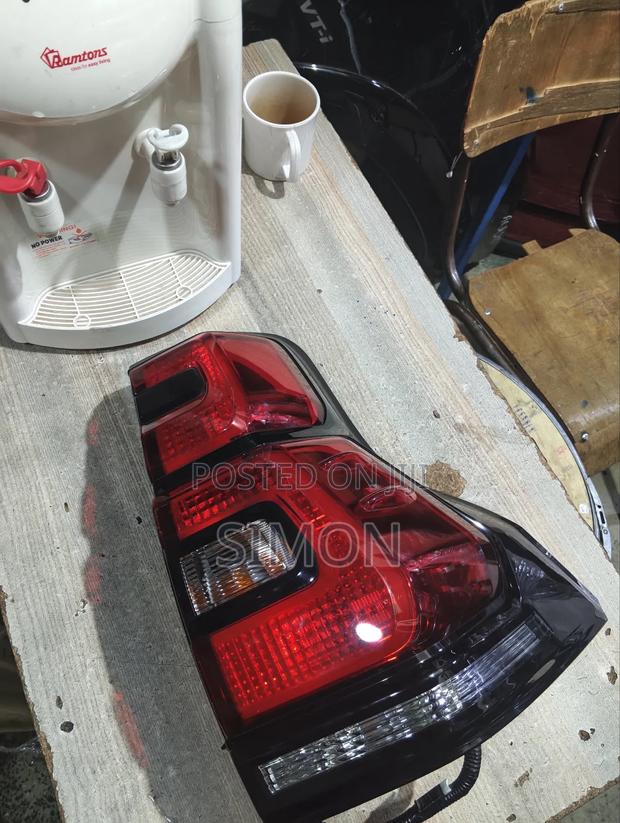 Prado 165 Taillight - thumbnail 2