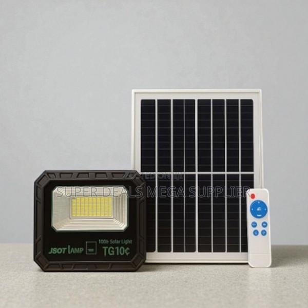 Quality Ensured 100w Solar Flood Light Automatic Ip66 Waterproof